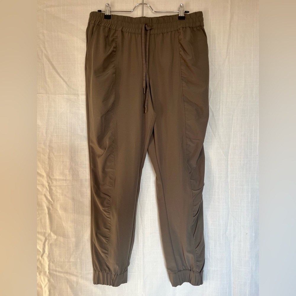 Garnet Hill Women’s Ruched Jogger Pants - Olive/Brown Medium VGUC